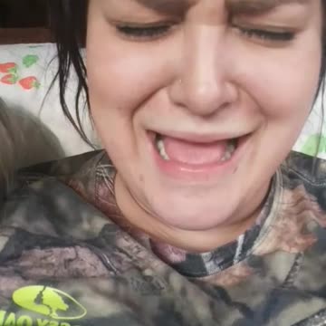 Woman Lip-synchs Tantrum