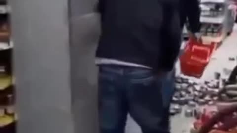 After a man attacked a Russian mix market in Regensburg, two Russians took care of it.