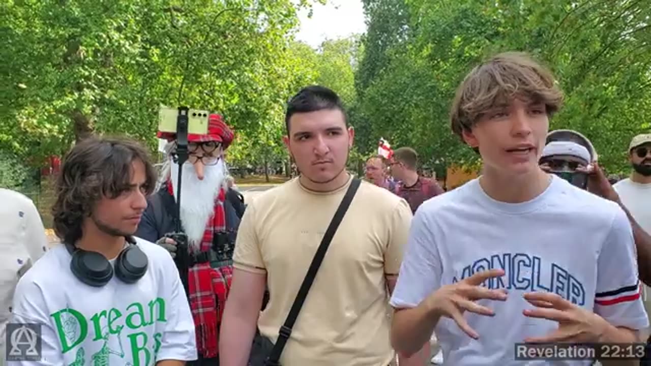 Speakers Corner - Muslims Have To Admit Allah Entered His Creation And Spoke To