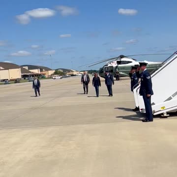 🇺🇸 Trump Goes Live for Unscrited Town Halls 🎤; Kamala Avoids Questions 🚫🤔