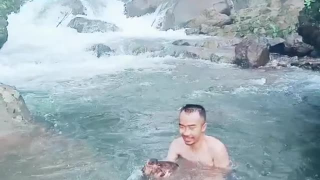 bath with monkey