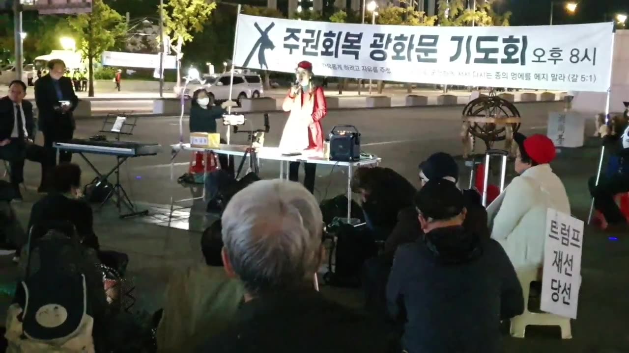 20201021_V3_S02(6kqTfaPyOYk)백장군님 추모 100일째 기도회 참석하신 집사님의 특송, 매일 밤 8시 세종대왕상 앞