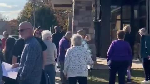 Pennsylvania Cop Says They Cut the Early Voting Line at 1:45PM in Quakerstown