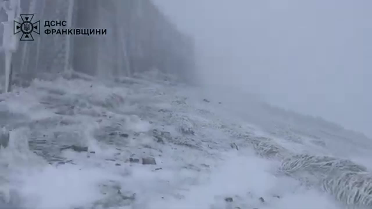 Winter is near: the first snow fell in the Carpathians