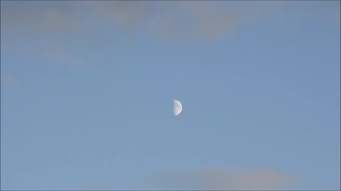 Zooming the Evening Moon