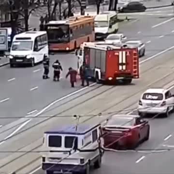 Bel gesto dei vigili del fuoco