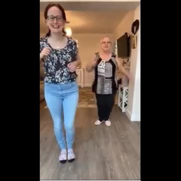 Мама с дочкой чудят!