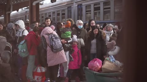 On the Polish-Ukrainian border as tens of thousands flee - BBC Newsnight