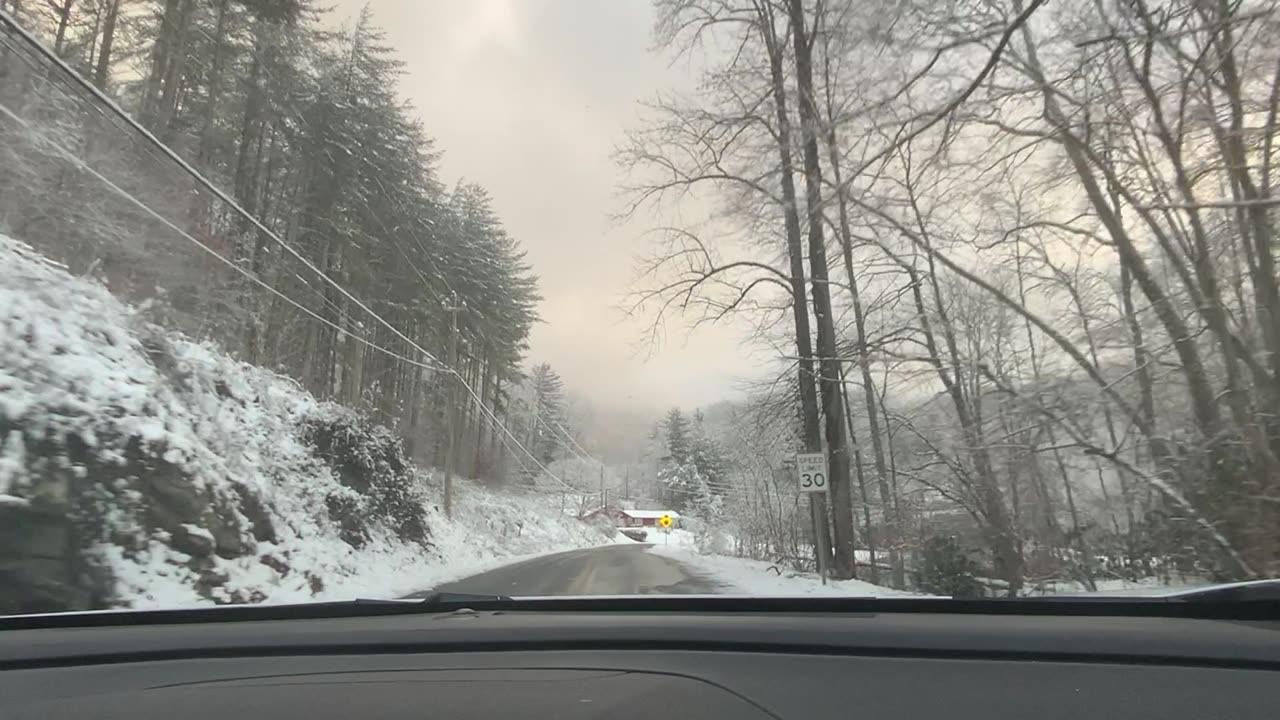 NW NC at The Treehouse 🌳 Our first year with AWD and our first drive up the mountain with snow