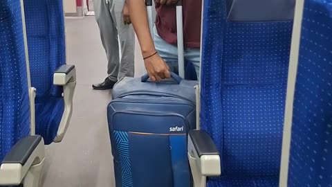 विदेश जैसा फील देता है वन्दे भारत ट्रेन। भारतीय रेल की बड़ी उपलब्धि।