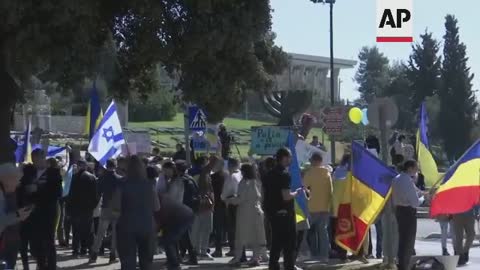 Protest against Ukraine war outside Israeli parliament