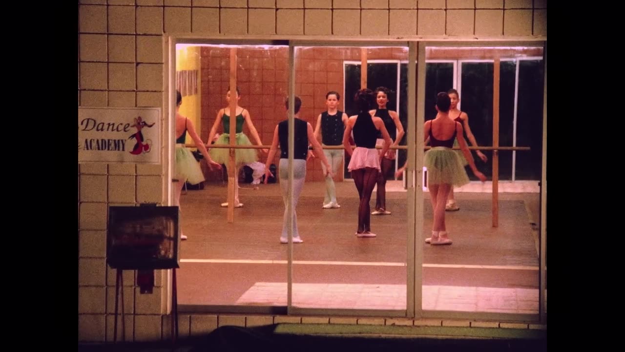 Green Day - When I Come Around [Official Music Video]