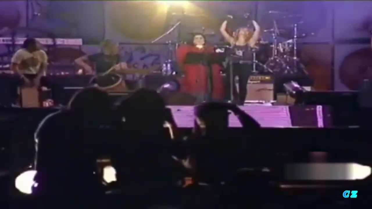 SHAKIRA Y MERCEDES SOSA LA MAZA