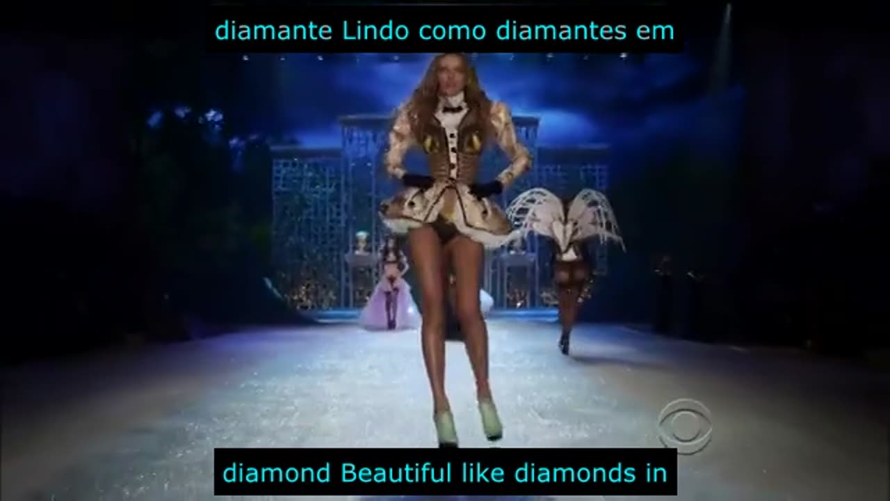 Rihanna cantou "Diamonds" na Victoria Secret Bash de 2012