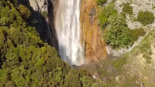 🏔️ Run wild and free like a waterfall.. . . 📍