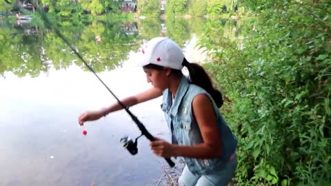 CUTE KIDS FIRST TIME EXPERIENCE FOR CATCHING FISH 🐠🐟🐬🐳🐋