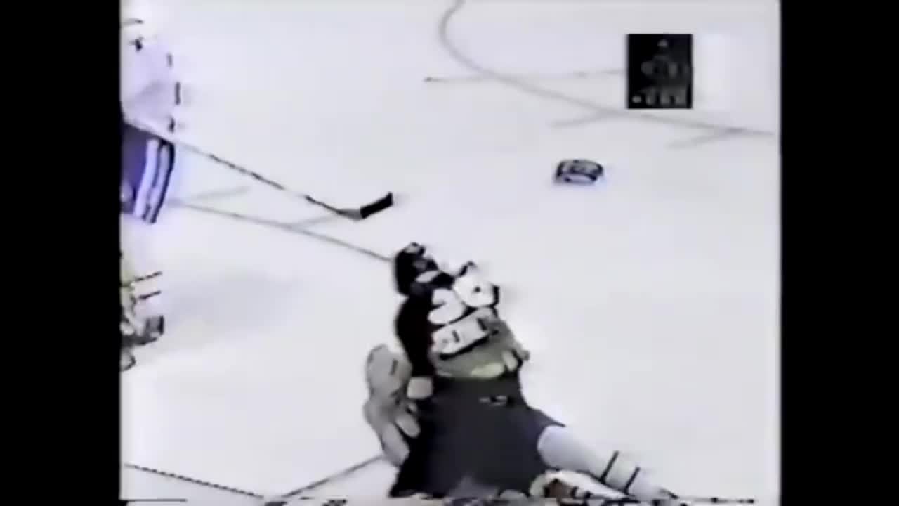 NHL: Eric Lindros vs. Chris Simon