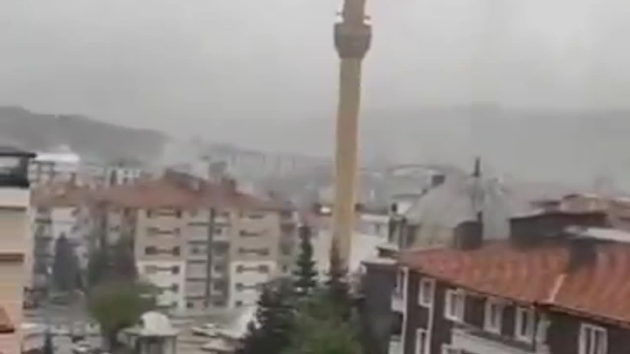 In Turkey, a strong storm, the wind demolished the minaret of a mosque in the