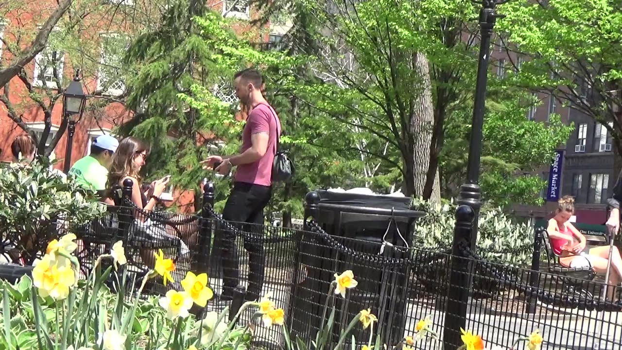 3. Girl in NY Park Doesn't Want to Exchange Numbers - The Attractive Man