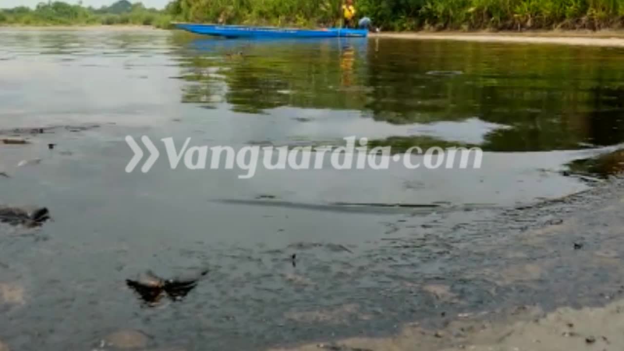 Mancha de petróleo llegó al Río Sogamoso de Santander. Parte 1