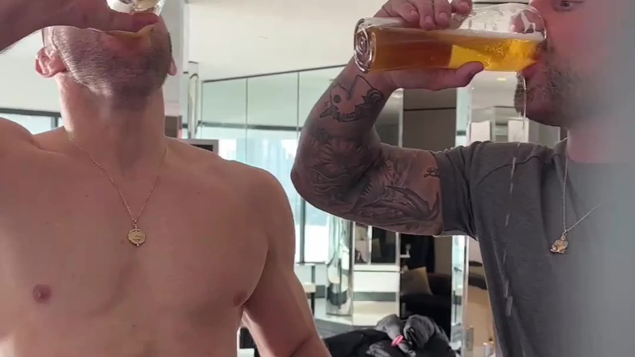 Dricus Du Plessis Destroying a Pint of Beer in 3 Seconds