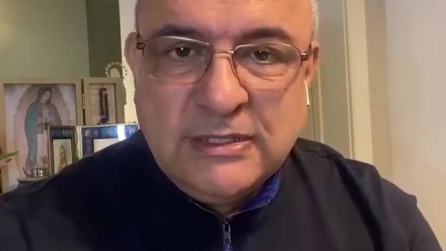 ESPECIALISTA FALANDO SOBRE VACINA COVID