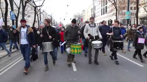 Bohrn - Mena Desorientierunbg Manipulation