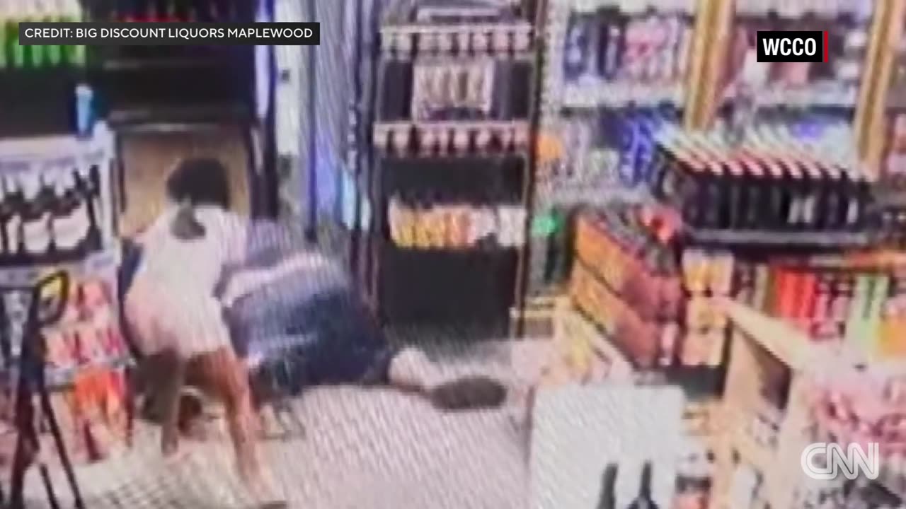 8-year-old helps dad fight off suspected robber