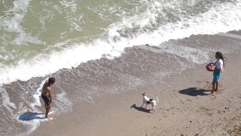 My friend and his wife play the beach with his pady