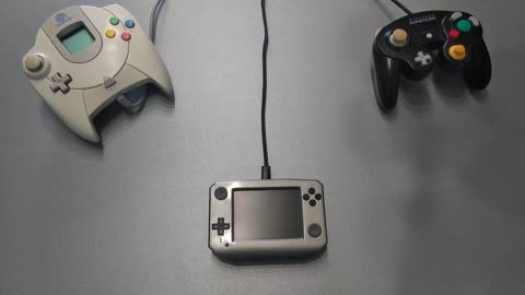 Gamecube portable vs Dreamcast and Gc gamepads