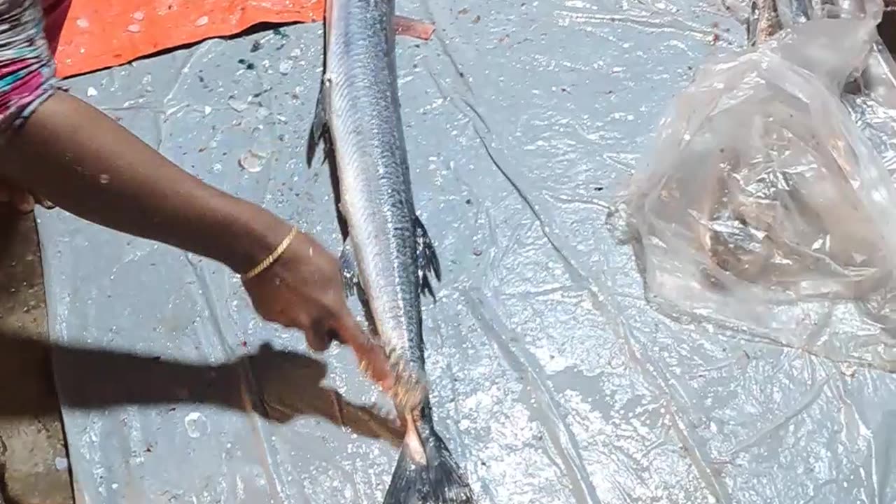 Big fish cutting in Bangladesh