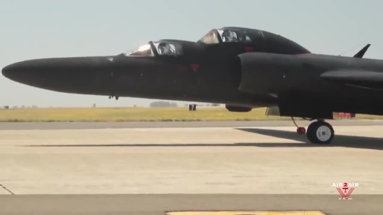 U2 Dragon Lady at 70,000ft with Gary Sinise -- The Earth is indeed round