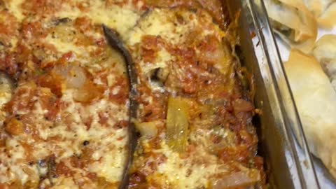 Fresh tomatoe sauce eggplant parmigiana tasty triangles