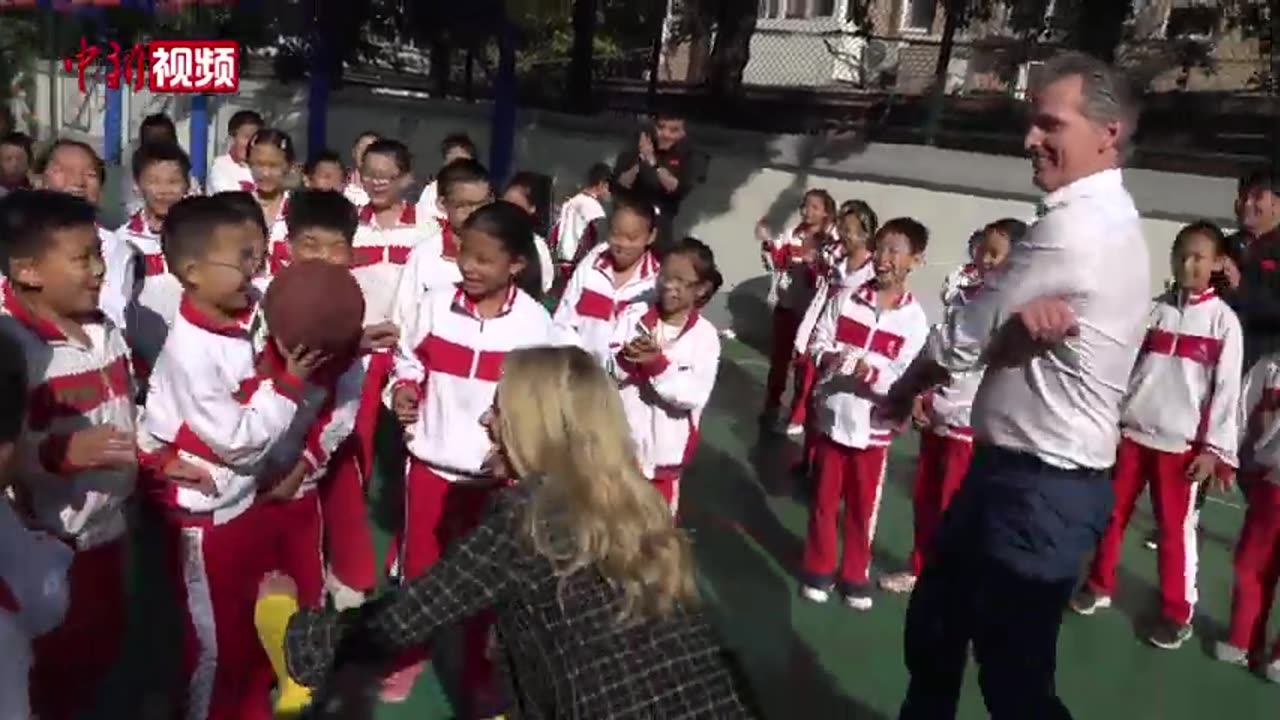 Gavin Newsom plays basketball in China