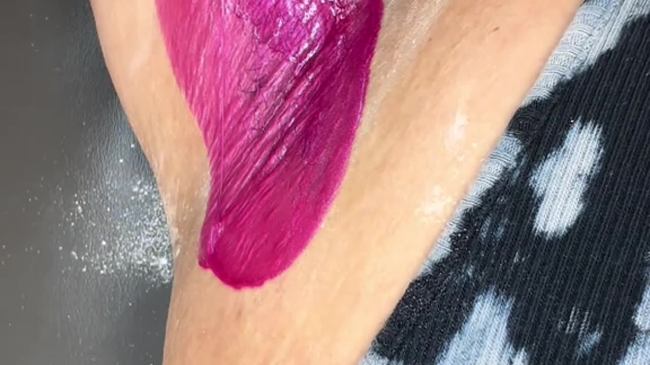 Underarm Waxing Tutorial with Sexy Smooth Tickled Pink Hard Wax | By @strippedtweeze