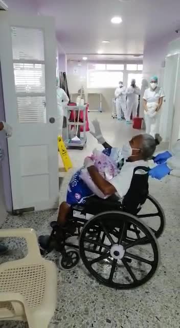 Adulta mayor se recuperó de COVID-19