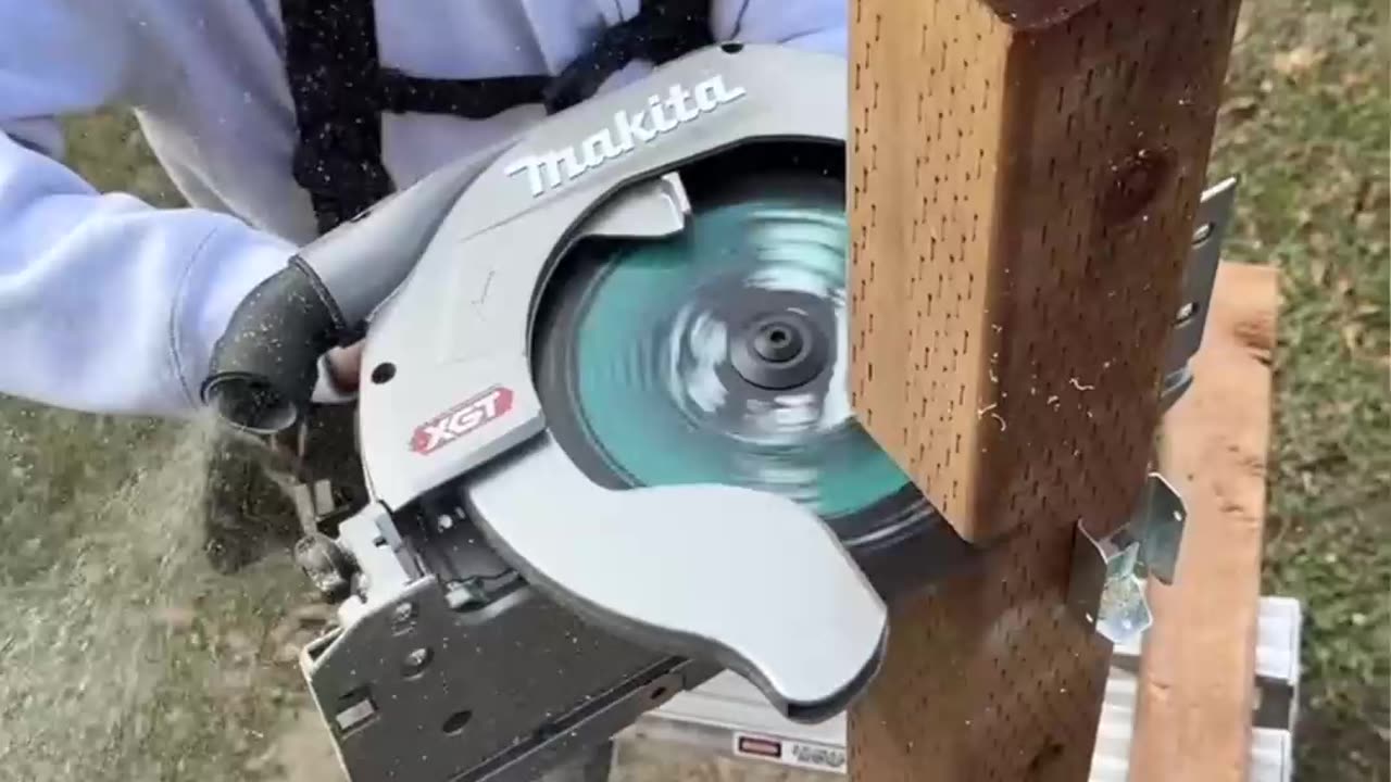Cutting the tops of these fence posts in one pass with the Makita 40v XGT Saw