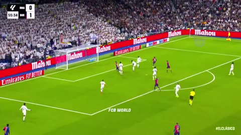 Lewandowski scores Barcelona's second goal in El Clasico