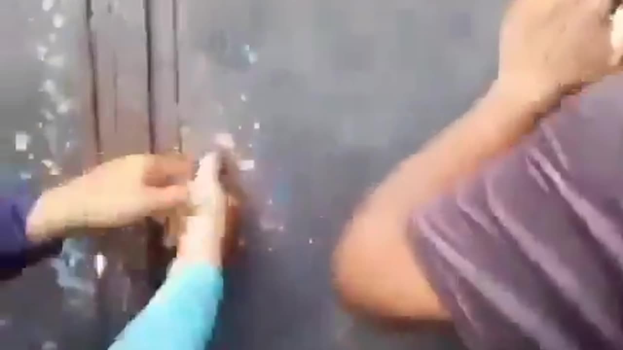 In the state of Carabobo, in Venezuela, voting centers are illegally closing early