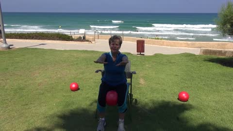 התעמלות בונה עצם עם גומיית דיינה באנד