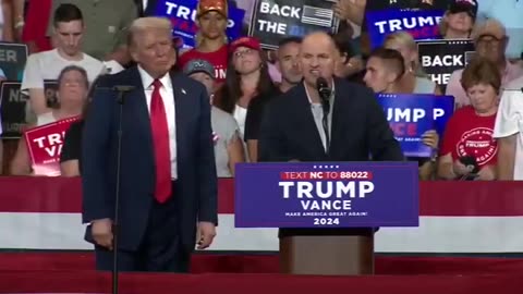 Trump just brought the National Border Patrol Council President on stage