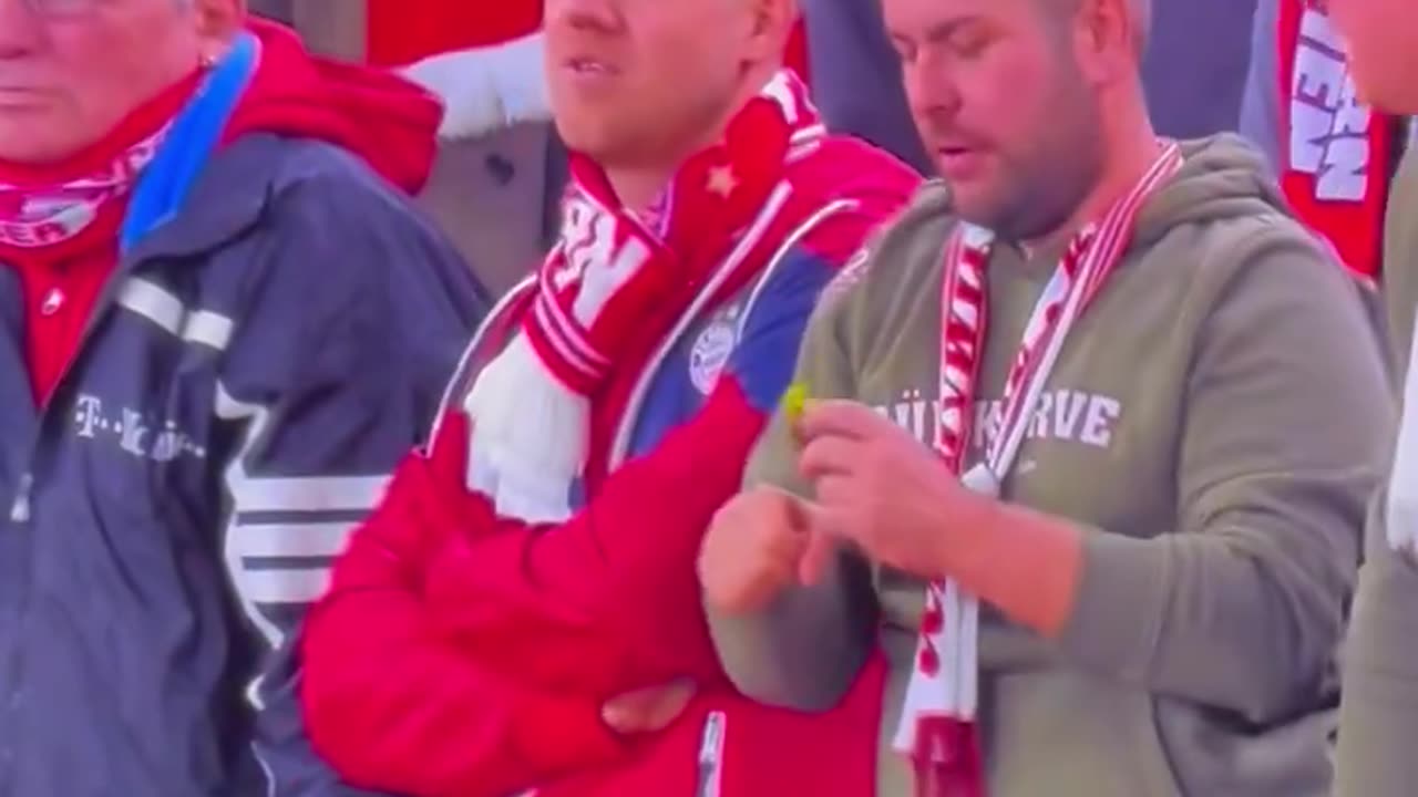 Bayern fan doing a line here