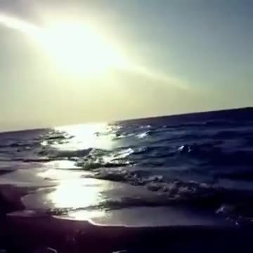 موسيقة على شاطئ البحر جميل