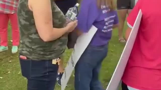 Republican confronted by activists, refuses to pledge opposition to vaccine mandates