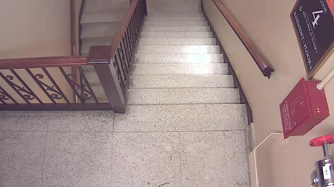 0456USCH04H405Stairwell_2021-01-06_11h40min02s027ms.mp4