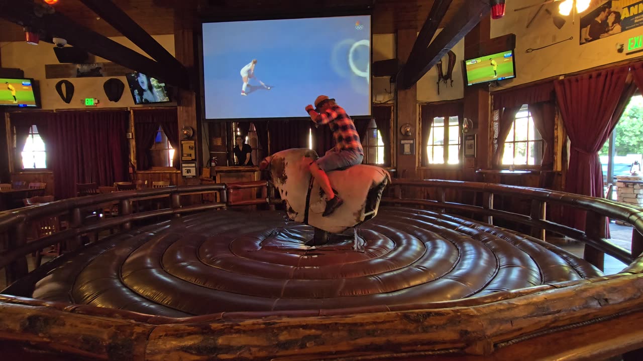 🇺🇸 I Rode the Mechanical Bull at Saddle Ranch Chop House – Epic Fail or Victory? Find Out!