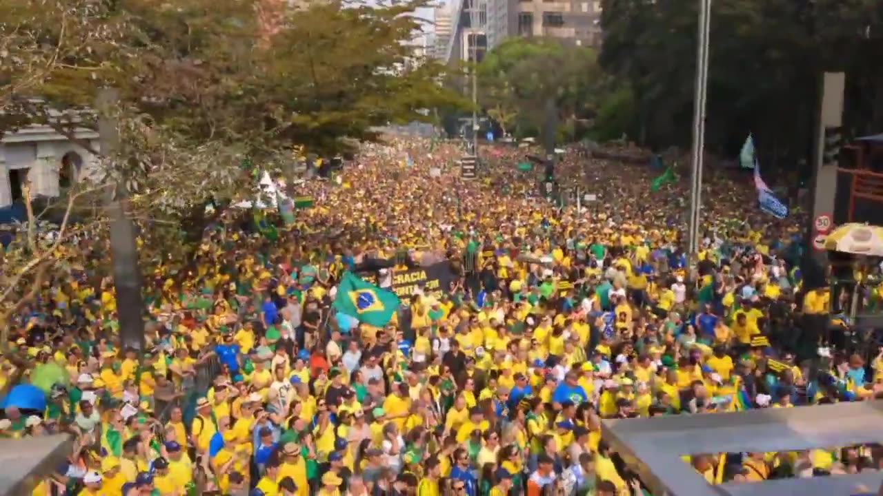 🇧🇷 MASSIVE PROTESTS IN BRAZIL: Support for Free Speech After Government Bans X (Twitter) 🗣️🚫