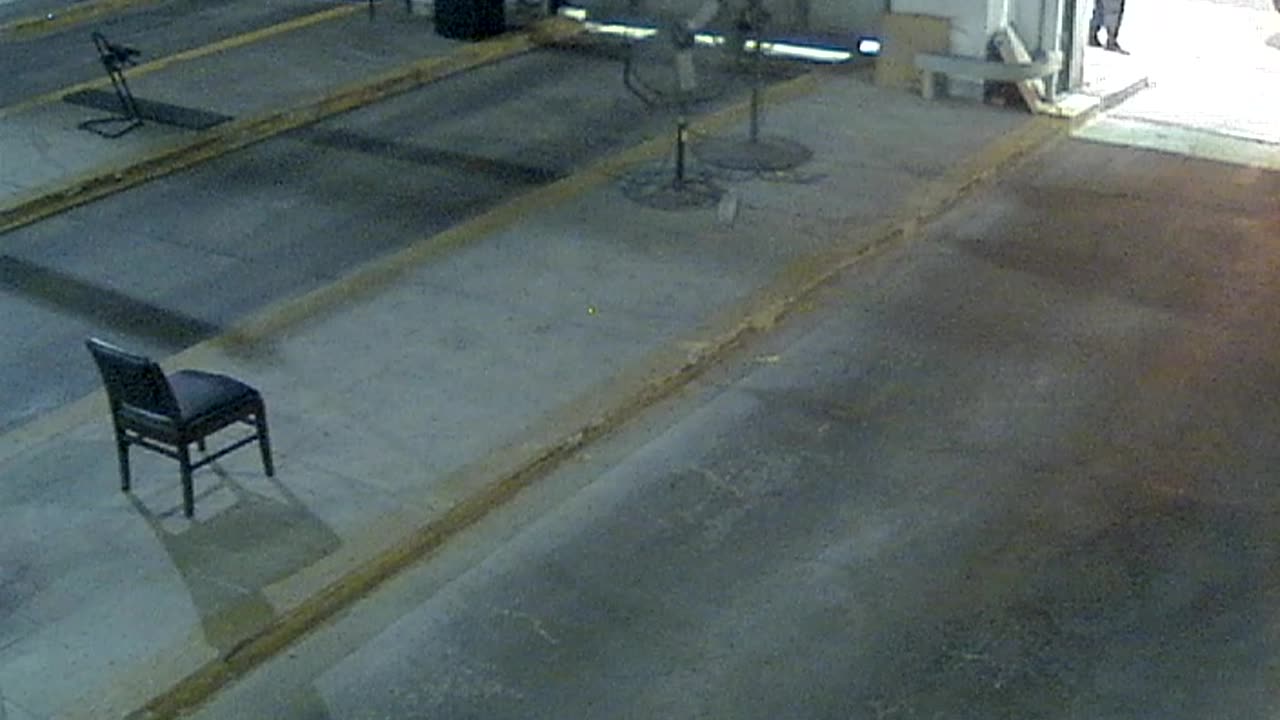 3138RHOBG3CStGarageLeftDoor_2021-01-06_22h40min52s813ms.mp4