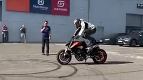 Surprise ktm stunt