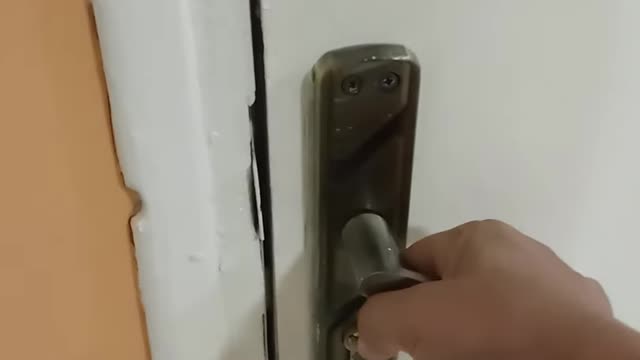 how to open a closed door easily